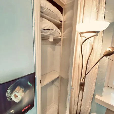 Private And Bathroom In The Center Homestay Helsinki